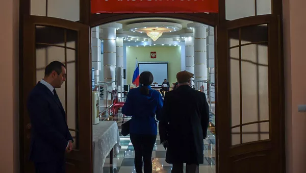 Первые избиратели на избирательном участке No8031, Гюмри