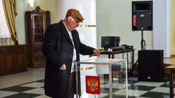 Первые избиратели на избирательном участке No8031, Гюмри - Sputnik Արմենիա