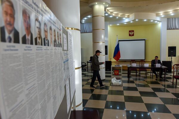 На избирательном участке No8031, Гюмри - Sputnik Армения