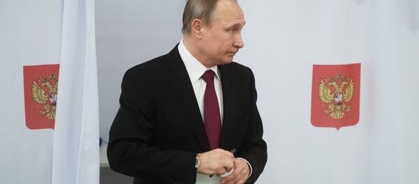 Президент РФ В. Путин принял участие в голосовании на выборах президента РФ - Sputnik Армения