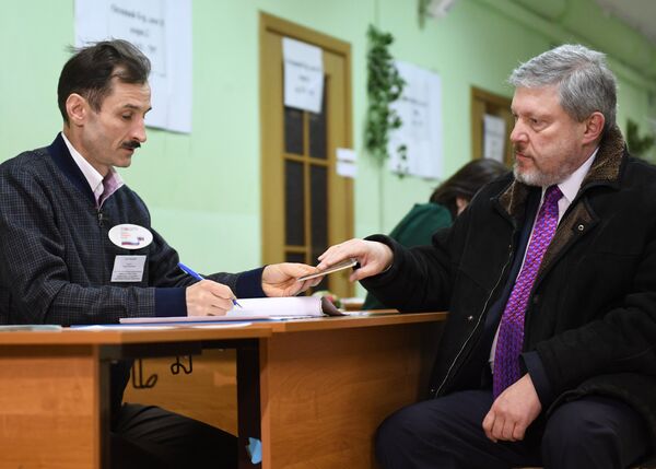 ՌԴ նախագահական ընտրությունների քվեարկեց նախագահի թեկնածու Գրիգորի Յավլինսկին («Յաբլոկո») - Sputnik Արմենիա