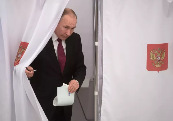 Президент РФ В. Путин принял участие в голосовании на выборах президента РФ Президент РФ В. Путин принял участие в голосовании на выборах президента РФ - Sputnik Армения