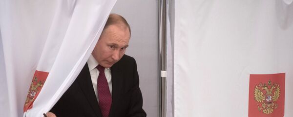 Президент РФ В. Путин принял участие в голосовании на выборах президента РФ - Sputnik Армения