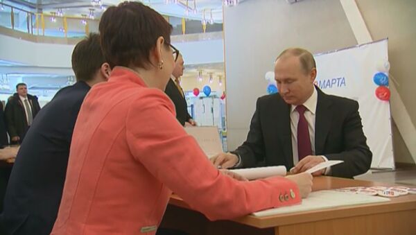 Владимир Путин проголосовал на выборах президента РФ - Sputnik Армения