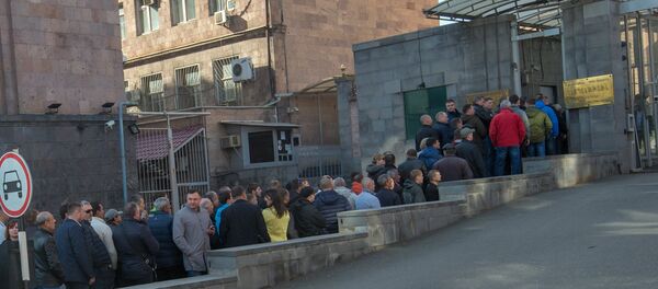 Избиратели перед посольством России в Армении - Sputnik Армения