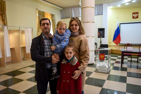 Избиратели на участке No8031, Гюмри Избиратели на участке No8031, Гюмри - Sputnik Արմենիա