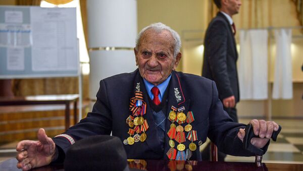 Герой труда, ветеран ВОВ, почетный гражданин Гюмри Артуш Тоноян - Sputnik Արմենիա