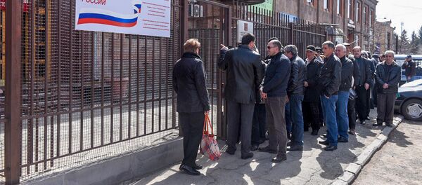 Перед избирательным участком No8031, Гюмри Перед избирательным участком No8031, Гюмри - Sputnik Արմենիա