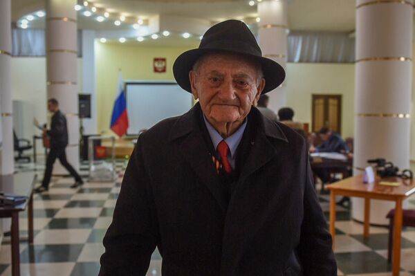 Я свой, пустите: дедушка в Армении хотел проголосовать без российского паспорта - Sputnik Армения