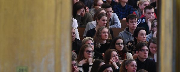 Абитуриенты в лекционном зале - Sputnik Армения