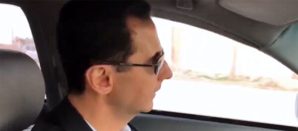 Асад на машине проехал по освобожденным районaм Восточной Гуты Асад на машине проехал по освобожденным районaм Восточной Гуты - Sputnik Արմենիա