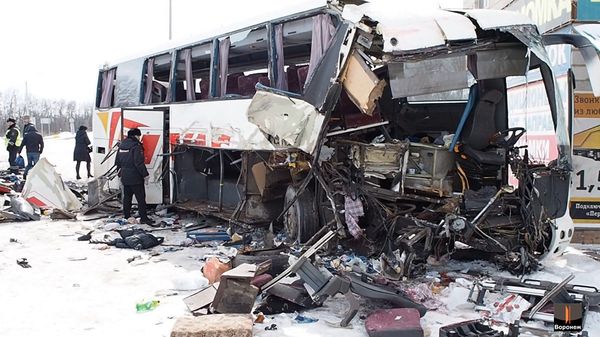 Видео Последствия аварии с грузовиком и пассажирским автобусом в Воронежской области - Sputnik Արմենիա