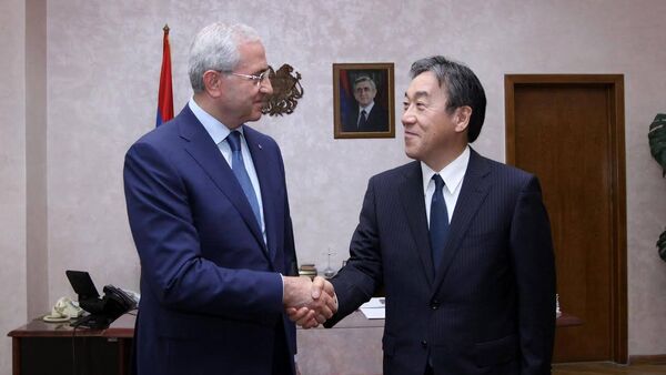 Министр сельского хозяйства Армении Серго Карапетян и новый посол Японии Эйджи Тагучи - Sputnik Армения