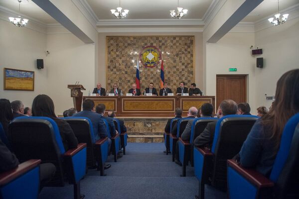 Международная конференция в Следственном комитете Армении на тему Расследование преступлений с участием несовершеннолетних - Sputnik Армения