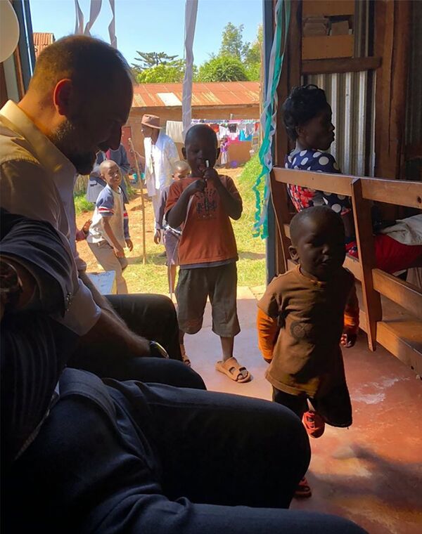 Таш Саркисян в Африке Таш Саркисян в Африке - Sputnik Армения