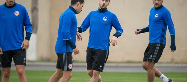 Футболисты сборной Армении Норберто Бриаско, Генрих Мхитярян, Артак Григорян на тренировке перед матчем со сборной Эстонии (22 марта 2018). Ереван Футболисты сборной Армении Норберто Бриаско, Генрих Мхитярян, Артак Григорян на тренировке перед матчем со сборной Эстонии (22 марта 2018). Ереван - Sputnik Արմենիա
