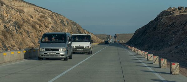 Минивэны на трассе Север-Юг Минивэны на трассе Север-Юг - Sputnik Արմենիա