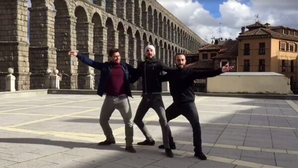 Армянские танцоры станцевали Кочари путешествуя по Испании - Sputnik Армения