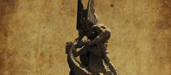 В старину люди носили амулеты и ковали холодное оружие со змееподобными символами - Sputnik Армения