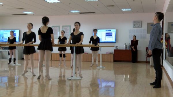 Балетный класс для дам преклонного возраста в Китае - Sputnik Армения