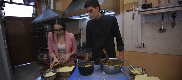 В гостях у шеф-повара: как приготовить лазанью с авелуком - Sputnik Армения