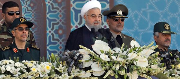 Президент Ирана Хасан Рухани на ежегодном военном параде (22 сентября 2017). Тегеран, Иран - Sputnik Армения