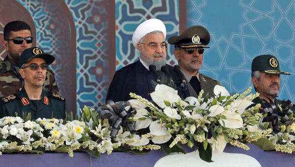 Президент Ирана Хасан Рухани на ежегодном военном параде (22 сентября 2017). Тегеран, Иран - Sputnik Արմենիա