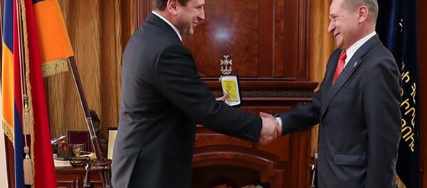 Глава МЧС Армении наградил сотрудников Армяно-российского центра гуманитарного реагирования - Sputnik Армения