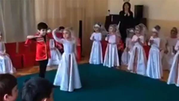 Армянские дети станцевали грузинский танец