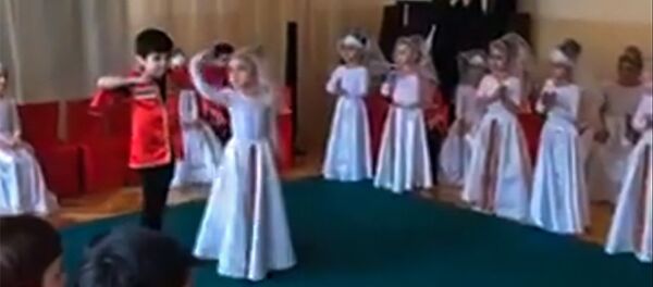 Армянские дети станцевали грузинский танец Армянские дети станцевали грузинский танец - Sputnik Արմենիա