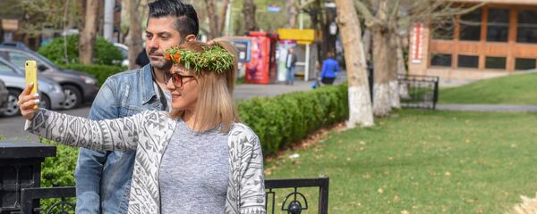 В Ереване празднуют Цахказард  - Sputnik Армения