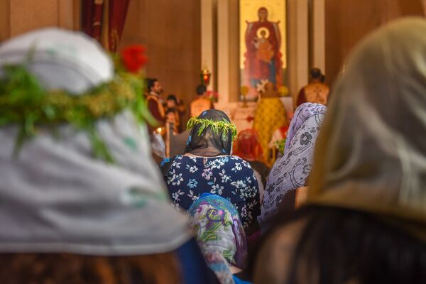 Верующие с венками и служба в церквях: в Армении празднуют Вербное воскресенье — Цахказард - Sputnik Армения