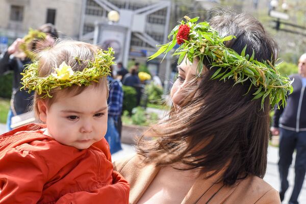 Верующие с венками и служба в церквях: в Армении празднуют Вербное воскресенье — Цахказард - Sputnik Армения