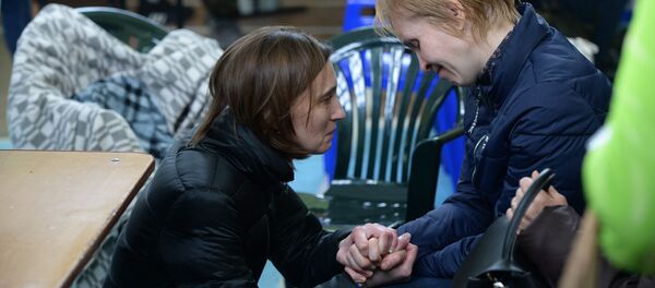 Родственники одного из пропавших без вести при пожаре в торговом центре «Зимняя вишня» в Кемерово - Sputnik Армения