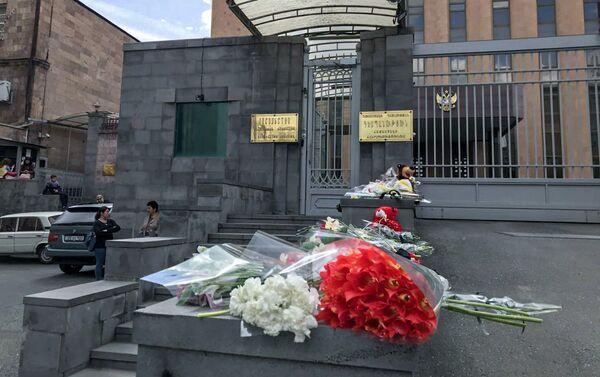 Երևանում Ռուսաստանի դեսպանատան մոտ - Sputnik Արմենիա