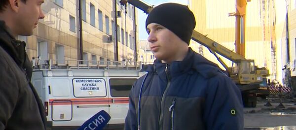 Очевидец рассказал, как вынес троих детей из горящего ТЦ Зимняя вишня - Sputnik Армения