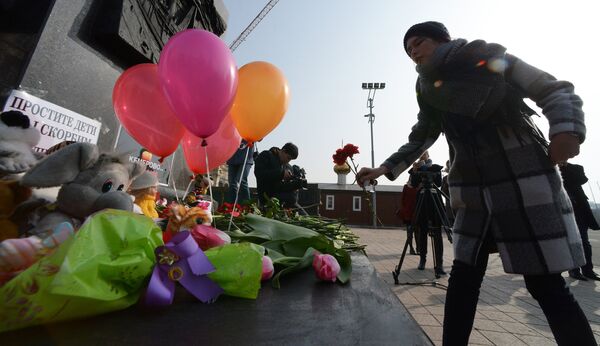 Акции в память о погибших при пожаре в ТЦ Зимняя вишня - Sputnik Армения