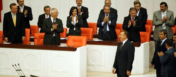 Кабмин Турции во главе с премьер-министром Эрдоганом встречает президента Азербайджана Ильхама Алиева в парламенте страны (6 ноября 2008). Анкара, Турция - Sputnik Армения