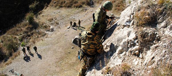 В Армении разведчики ЮВО осваивают мастерство альпинизма под наблюдением БЛА В Армении разведчики ЮВО осваивают мастерство альпинизма под наблюдением БЛА - Sputnik Армения