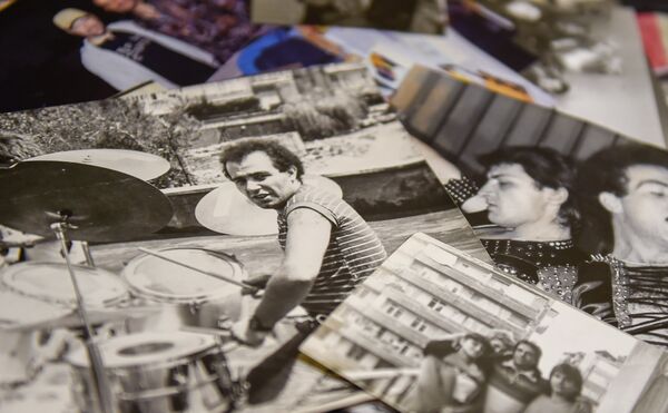 Интервью с участниками первой армянской хеви-метал группы Аспарез Интервью с участниками первой армянской хеви-метал группы Аспарез - Sputnik Армения