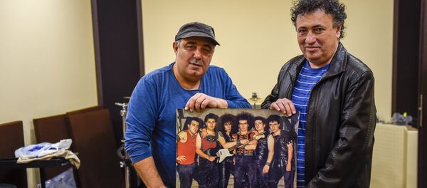 Участники первой хеви-метал группы Советской Армении Аспарез Армен Тороян и Давид Оганджанян Участники первой хеви-метал группы Советской Армении Аспарез Армен Тороян и Давид Оганджанян - Sputnik Армения