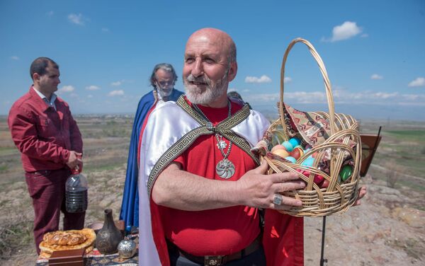 Арийский жрец религиозной организации “Орден ариев” Варуж Агаджанян - Sputnik Армения