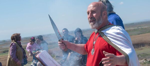 Арийский жрец религиозной организации “Орден ариев” Варуж Агаджанян - Sputnik Армения