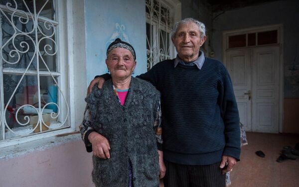Жители села Шатин - Арис Смбатян и Енуш Гарибян - Sputnik Армения