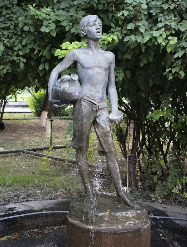 Сапожники, гаврош и Маштоц с учеником: мудрые памятники станут динозаврами Юрского периода Сапожники, гаврош и Маштоц с учеником: мудрые памятники станут динозаврами Юрского периода - Sputnik Армения