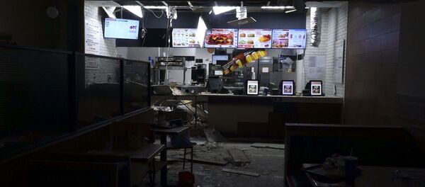 Երևանի Հյուսիսային պողոտայում տեղակայված Բուրգեր Քինգ ռեստորանում տեղի ունեցած պայթյունի հետևանքները Երևանի Հյուսիսային պողոտայում տեղակայված Բուրգեր Քինգ ռեստորանում տեղի ունեցած պայթյունի հետևանքները - Sputnik Արմենիա