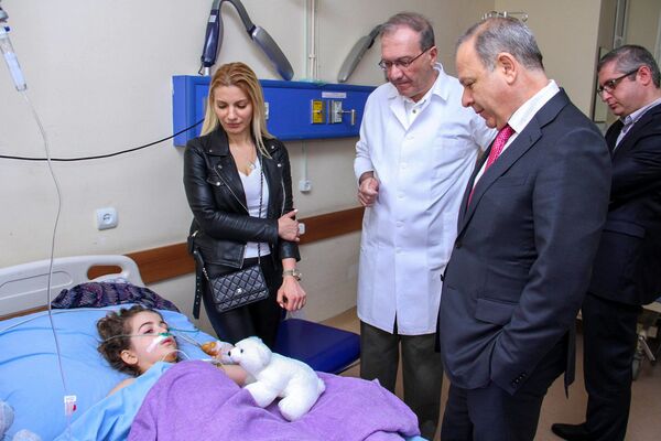 Министр здравоохранения Армении Левон Алтунян посетил пострадавших в результате взрыва в Ереване Министр здравоохранения Армении Левон Алтунян посетил пострадавших в результате взрыва в Ереване - Sputnik Արմենիա