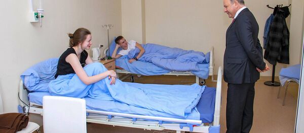 Министр здравоохранения Армении Левон Алтунян посетил пострадавших в результате взрыва в Ереване Министр здравоохранения Армении Левон Алтунян посетил пострадавших в результате взрыва в Ереване - Sputnik Արմենիա