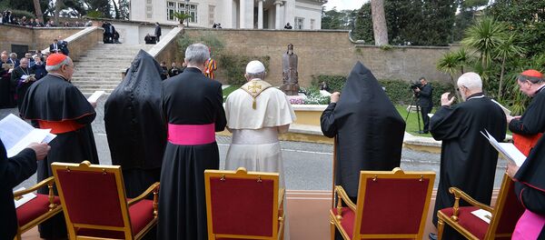 Церемония освящения памятника Нарекаци в Ватикане (5 апреля 2018) Церемония освящения памятника Нарекаци в Ватикане (5 апреля 2018) - Sputnik Армения