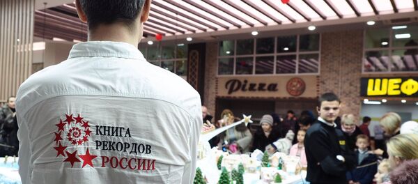 Представитель Книги рекордов России на мероприятии. Архивное фото - Sputnik Արմենիա